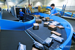 推進全區日用品貿易高質量發展，扎實落實“六穩”“六保”任務